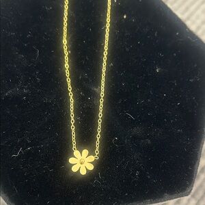 Dainty Daisy Pendant Necklace-NWT